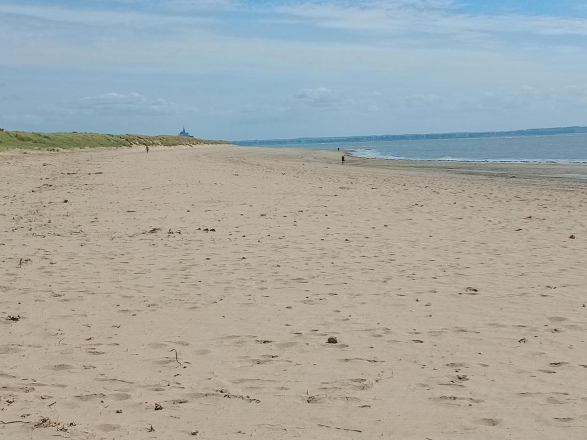 Gite Les Bambous En Baie Du Mont St Michel Dragey Exterior foto